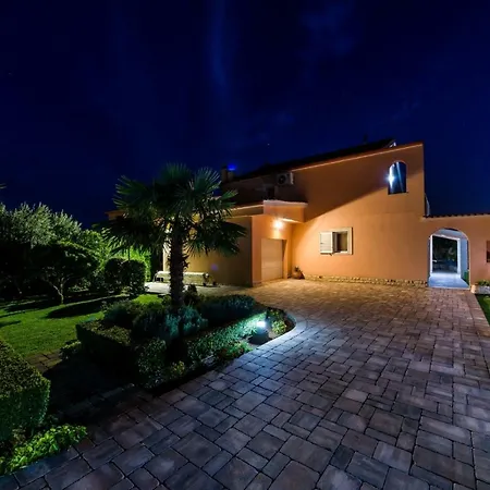 Navis Luxury