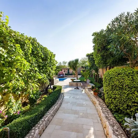 Navis Luxury Villa *