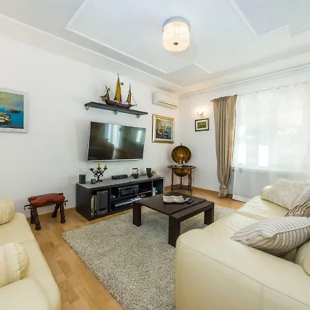 Villa Navis Luxury *