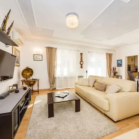 Villa Navis Luxury *