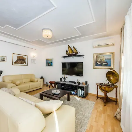 Villa Navis Luxury *