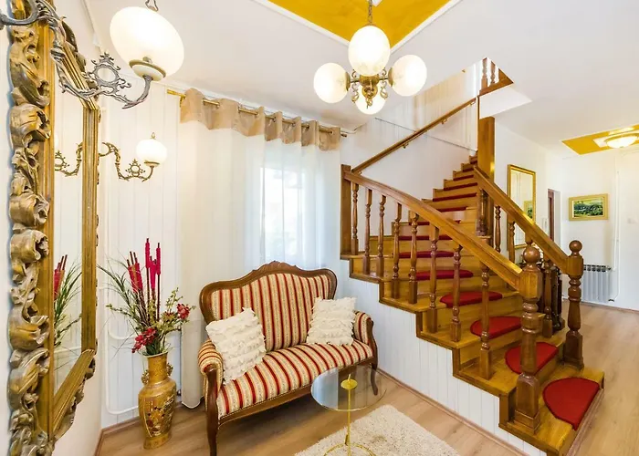 Villa Navis Luxury *