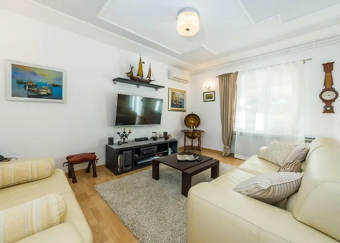 Villa Navis Luxury *