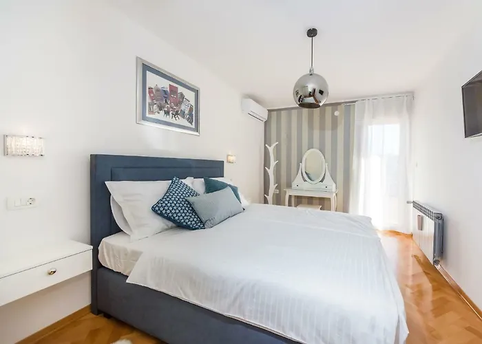 Villa Navis Luxury *