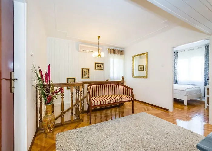 Navis Luxury Villa *