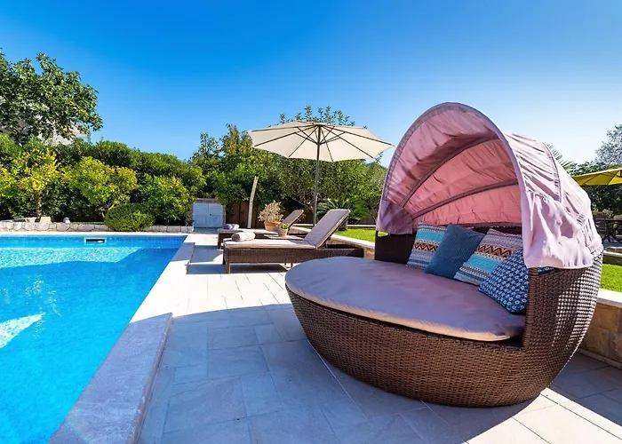 Navis Luxury Villa